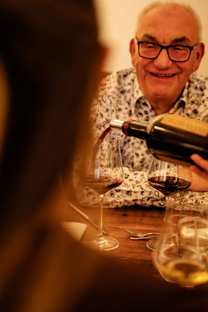 Wine and Dine Kalifornien und seine Weine Restaurant Tres Oberndorf Bacchus Vinothek Picture Copyright Onemedia Marcel Asmus Gast Rotwein