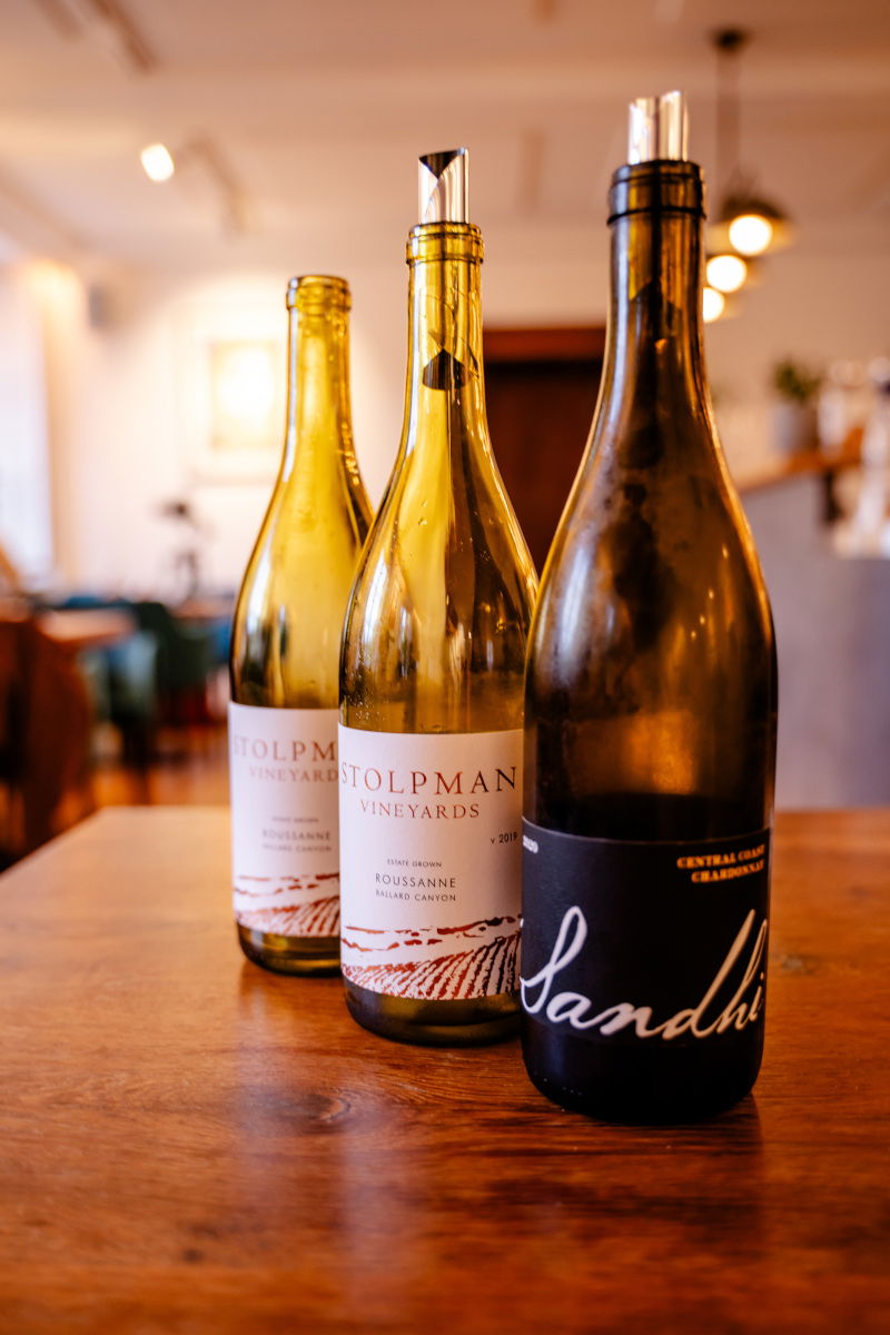 Wine and Dine Kalifornien und seine Weine Restaurant Tres Oberndorf Bacchus Vinothek Picture Copyright Onemedia Marcel Asmus Weinflaschen